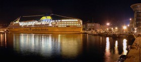 Fähre Sardinia Ferries Mega Express Nachtansicht